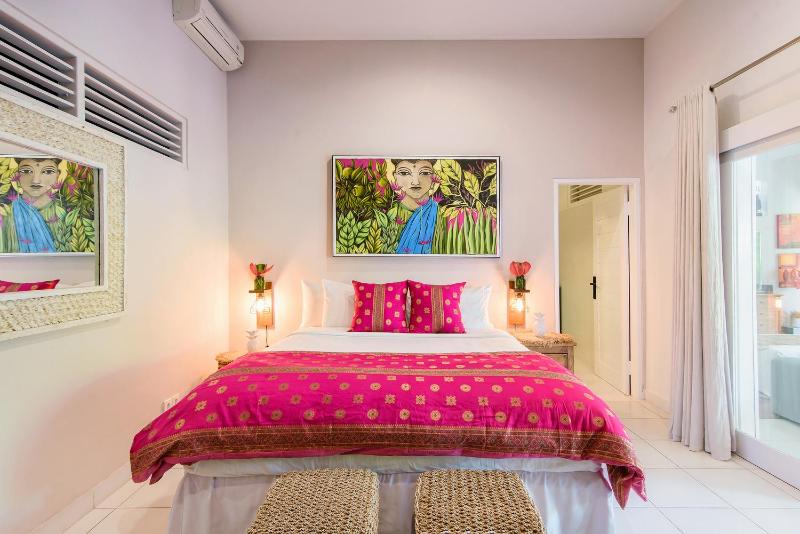 Villa Bloom 3 - Coastal Beach Villa 2 brm Sleeps 4 SEMINYAK BEACH - image 2