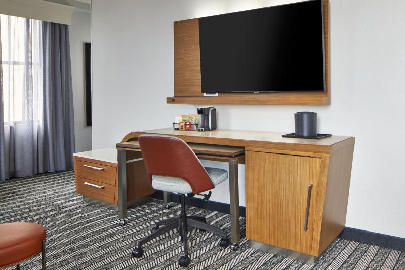 Large Room with Two Double Beds image 4