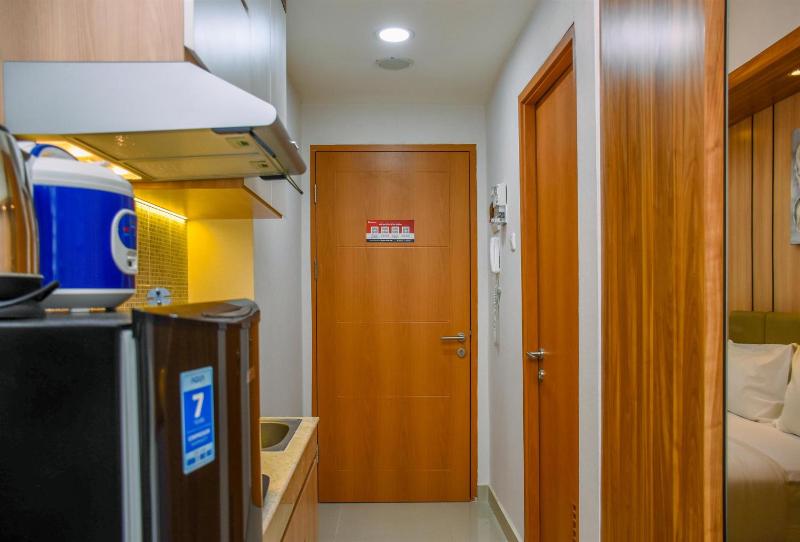 Nice and Cozy Studio at 15th Floor Evenciio Margonda Apartment By Travelio - image 6