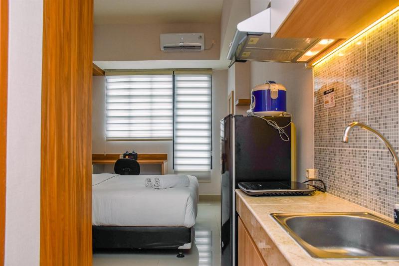Nice and Cozy Studio at 15th Floor Evenciio Margonda Apartment By Travelio - image 4