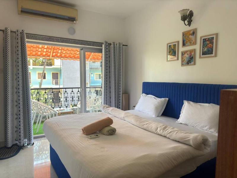 STAY & EXPLORE - Luxury 1 BHK with Bathtub Pool near Calangute Baga Beach - image 1