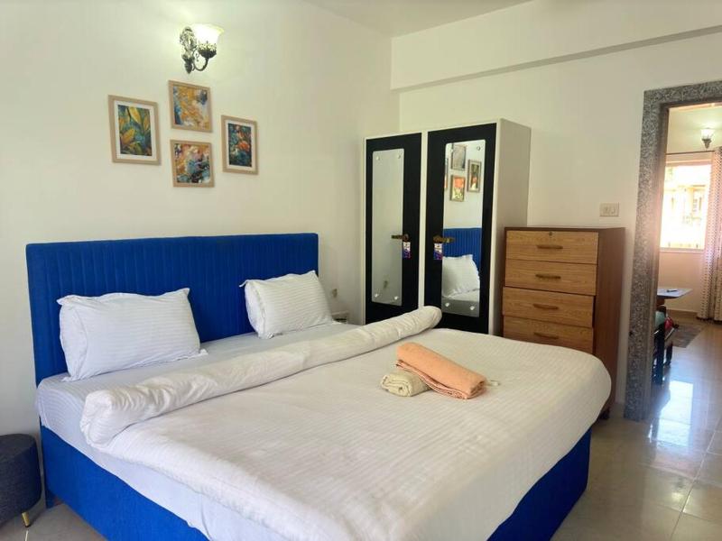 STAY & EXPLORE - Luxury 1 BHK with Bathtub Pool near Calangute Baga Beach - image 9