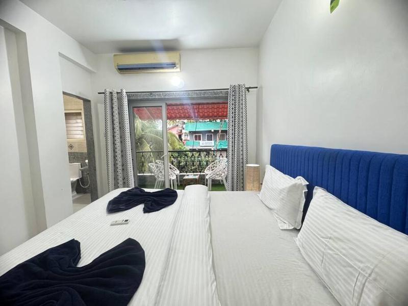 STAY & EXPLORE - Luxury 1 BHK with Bathtub Pool near Calangute Baga Beach - image 24