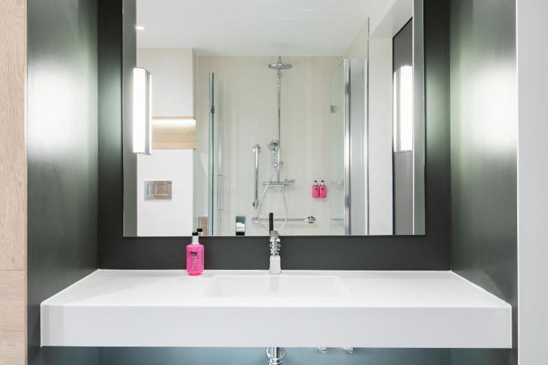 Moxy Queen Sleeper 2.0 image 2