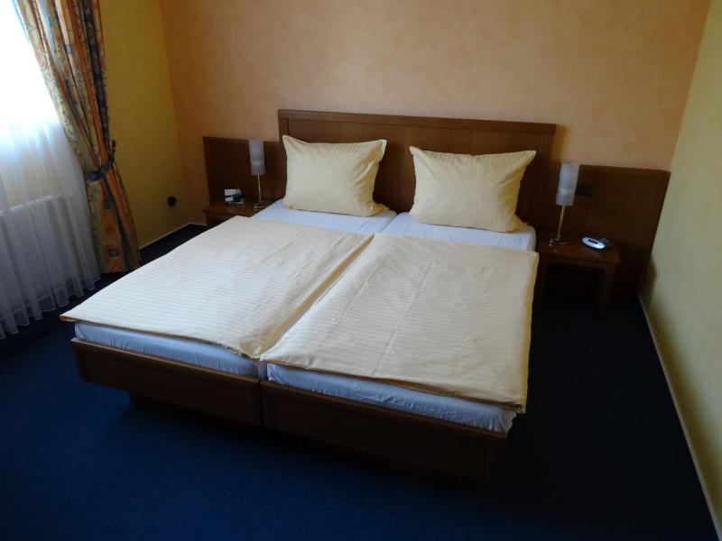 Double Room image 3