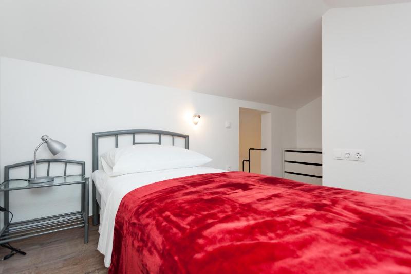 One-Bedroom Apartment image 2