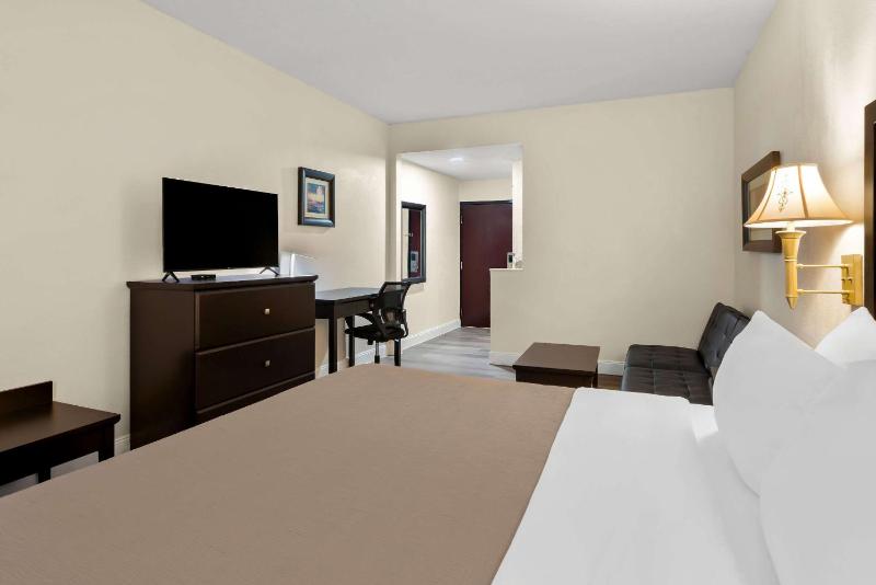 King Room - Smoking  image 4