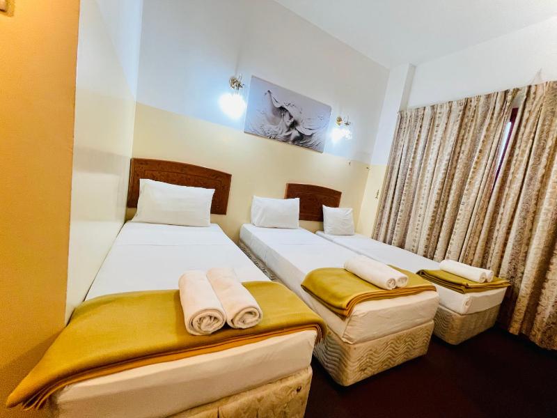 Deluxe Triple Room image 2