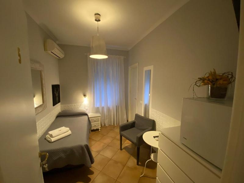 Economy Single Room image 2