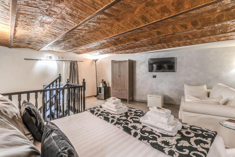 Cosy Triple Room image 3