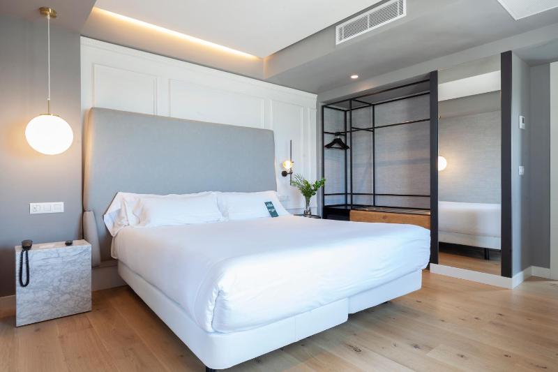 Suite with Sea View image 1
