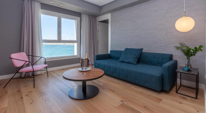 Suite with Sea View image 4