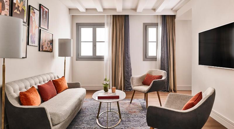 Junior Suite image 2