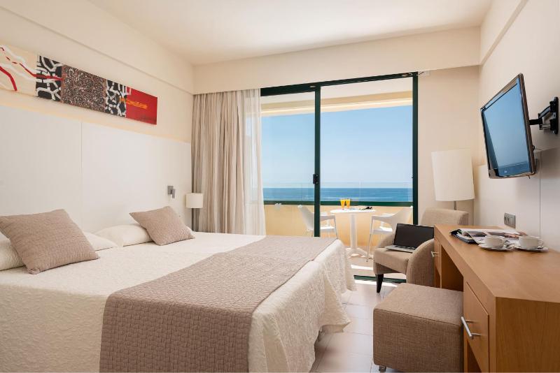 Twin Room with Balcony and Sea View image 1