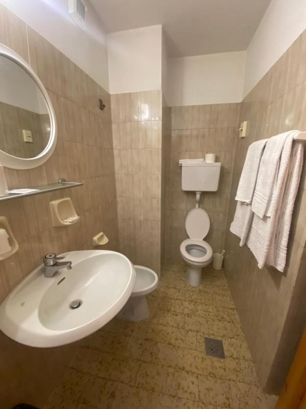Classic Twin Room image 2