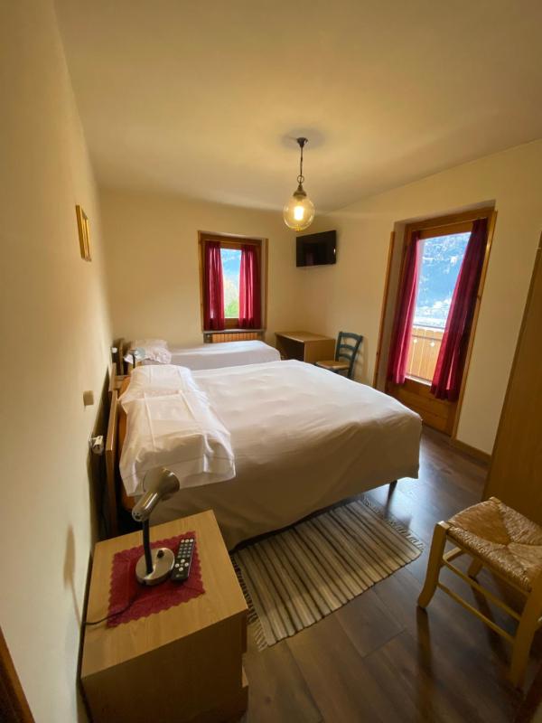 Classic Triple Room image 2