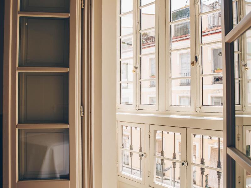 Superior Double or Twin Room with Balcony image 4