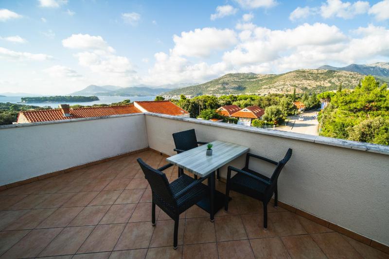 One-Bedroom Apartment with Balcony image 3