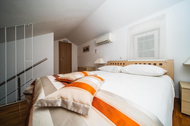 Two-Bedroom Apartment with Balcony and Sea View  image 1