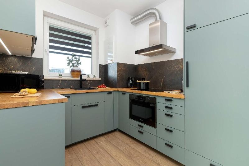 Elegancki Apartament w Centrum Gdańska z Klimatyzatorem i Parkingiem by Renters Prestige - image 5