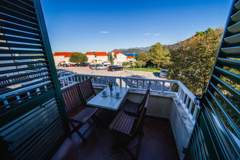 Two-Bedroom Apartment with Balcony and Sea View  image 4