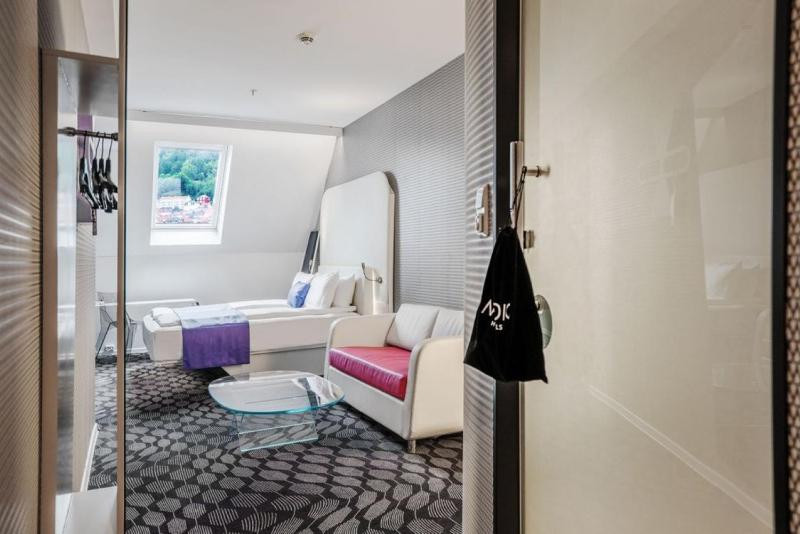 Junior Suite - Atrium image 3
