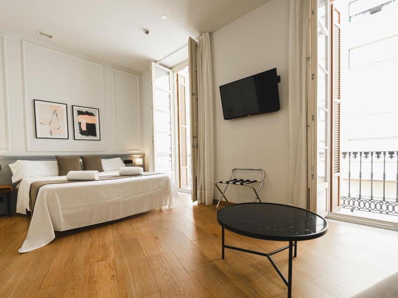 Superior Double or Twin Room with Balcony image 3