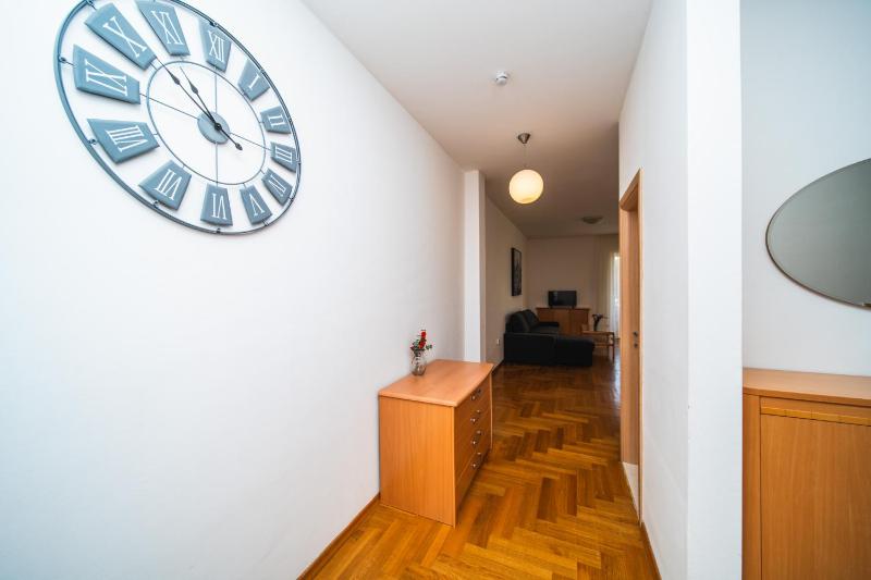 Comfort Two-Bedroom Apartment with Balcony image 4