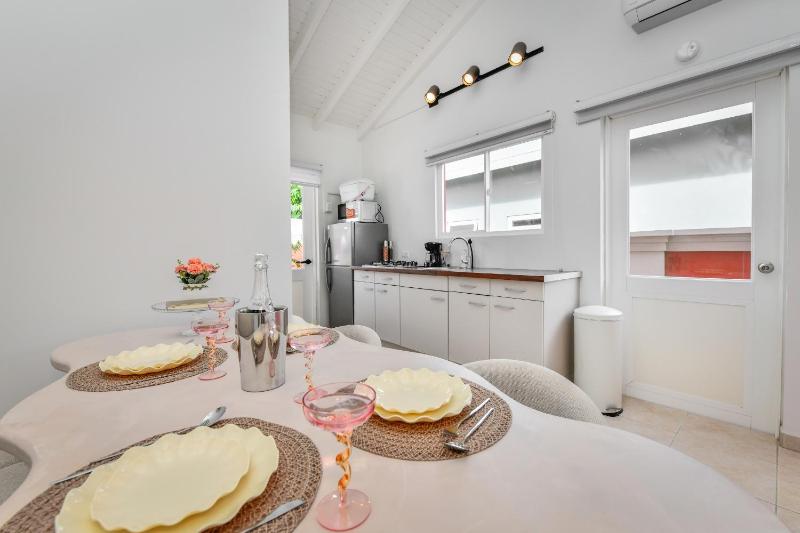 Moderne Studio Sea dichtbij de zee met zwembad - image 15