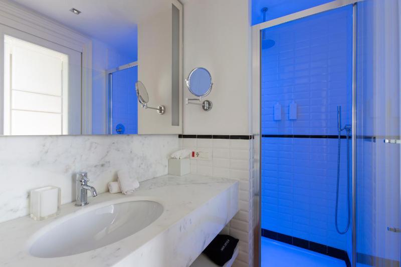 Junior Suite with View and Spa Access image 2