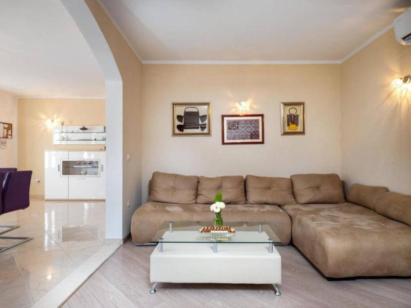 Four Bedroom Villa Terrace Pool - image 23