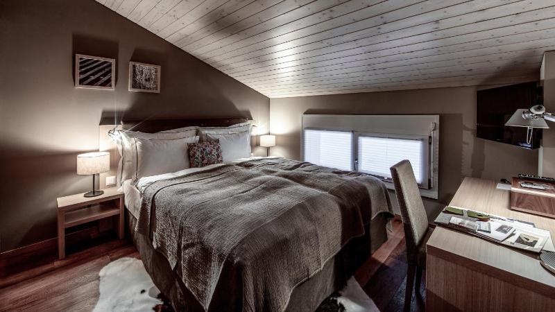 Small Double Room image 3