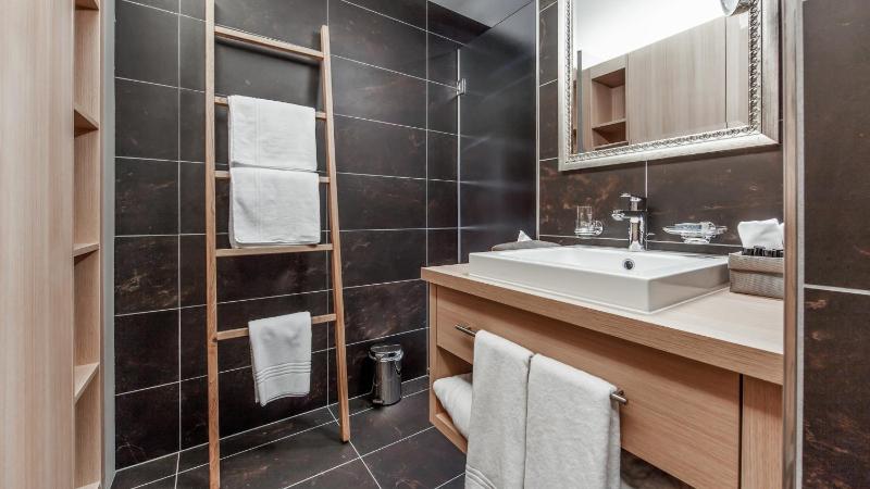Standard Double Room image 3