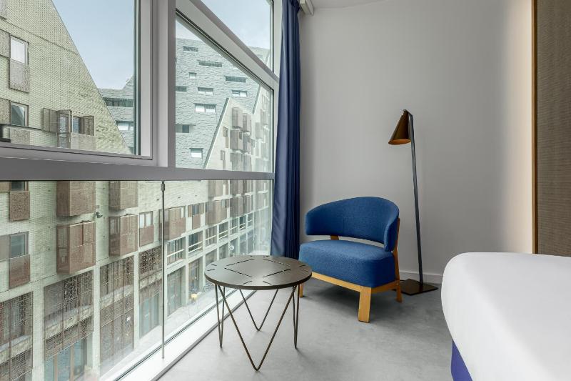 Superior Twin Room image 4