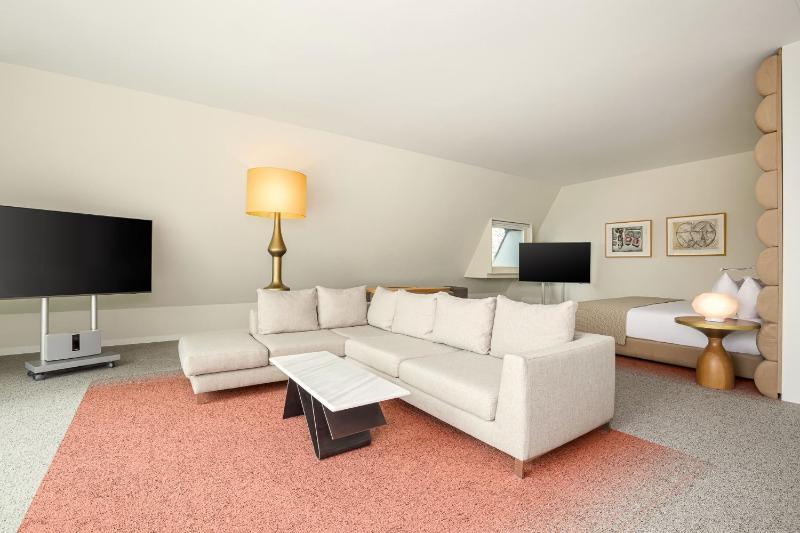 King Suite image 3