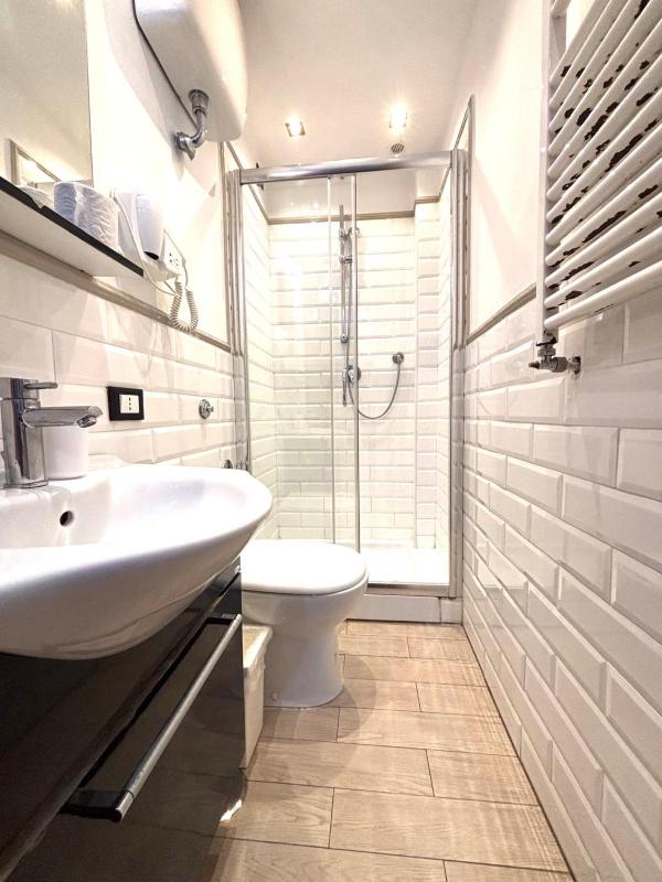 Double or Twin Room image 3