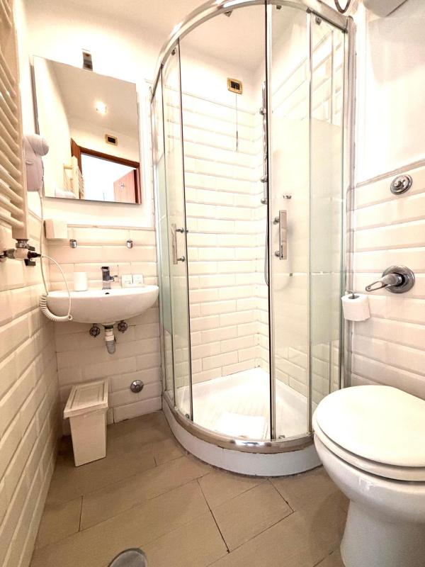 Double or Twin Room image 2