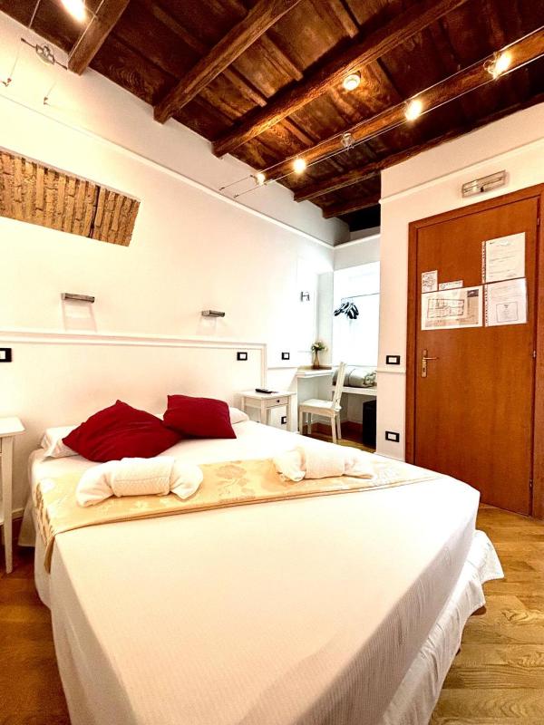 Small Double Room image 1