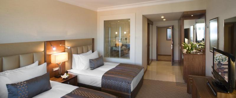 Superior Twin Room image 2