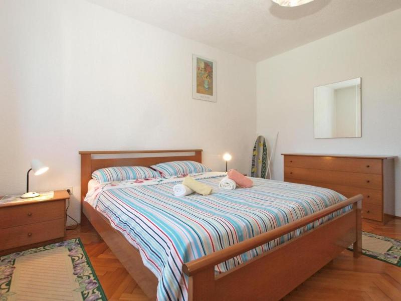 Bright apartment with garden and balcony - image 39