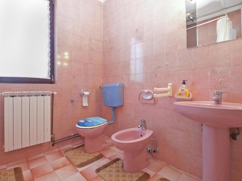 Bright apartment with garden and balcony - image 4