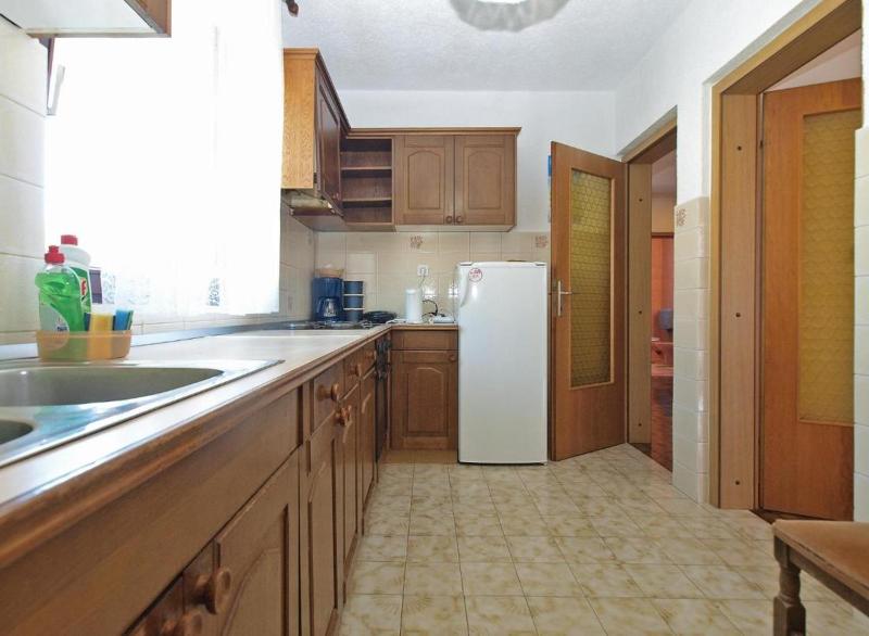 Bright apartment with garden and balcony - image 7