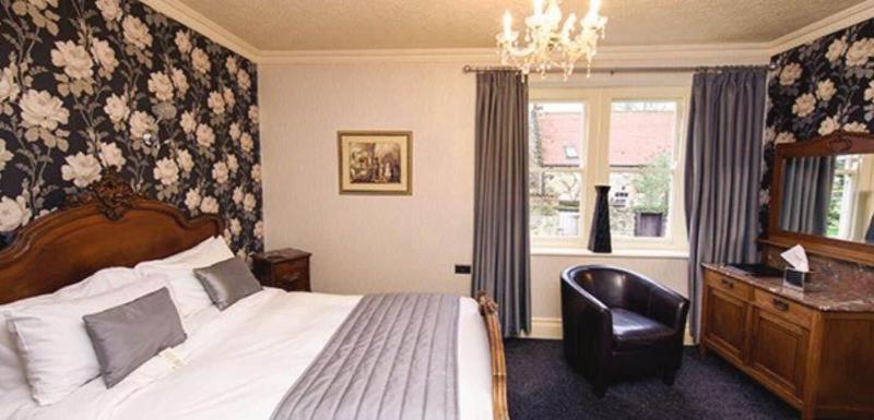 Standard Double Room image 3