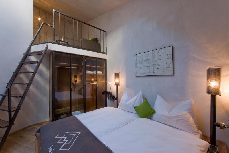 SKYLIGHT Double Room with Ceiling Window image 2