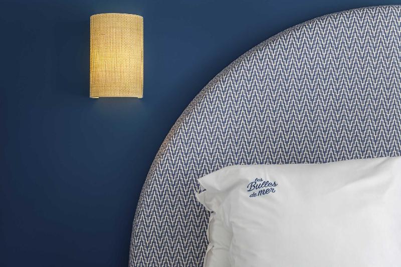 Superior Room with Pool Side and sea view image 4