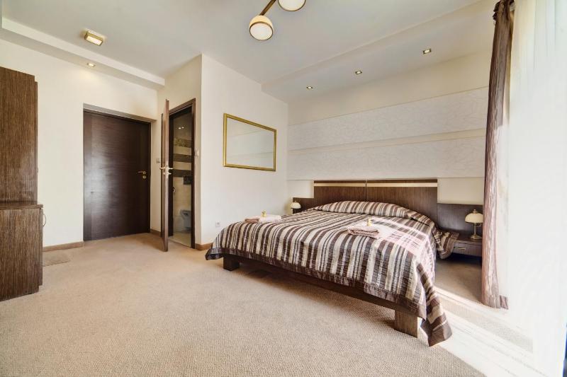Double Room image 3
