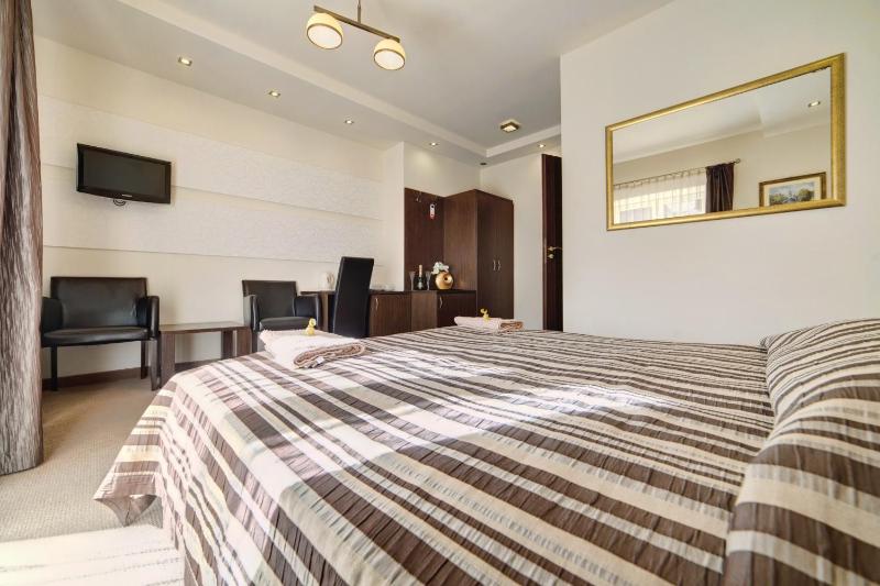 Double Room image 2