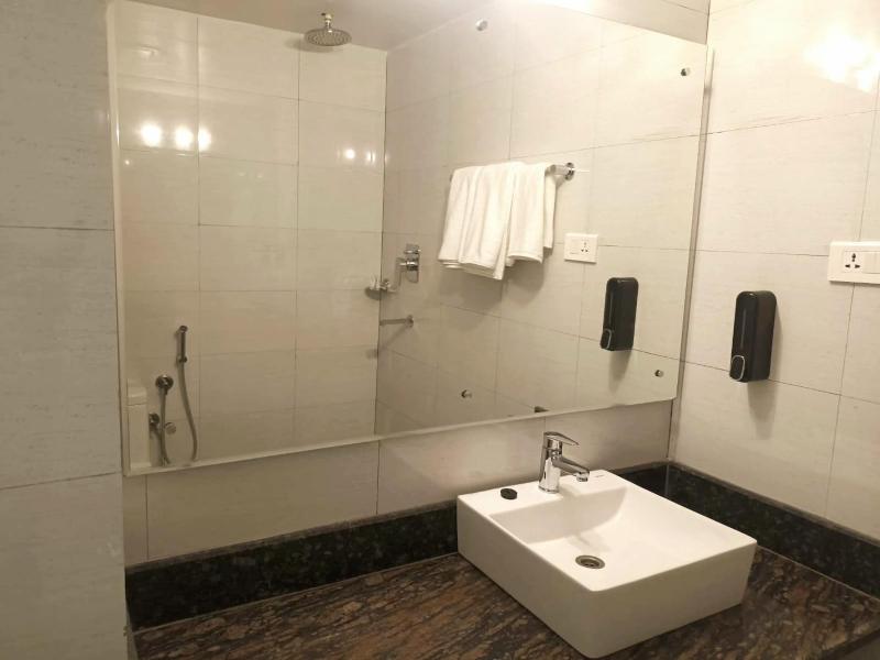 Bay Hotel - image 10