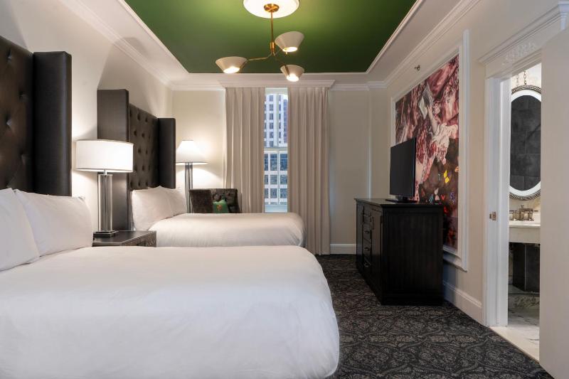 Deluxe Room with Two Double Beds image 2