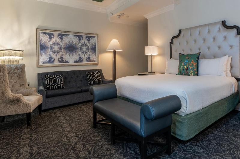 Grande King Room image 3